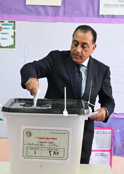 رئيس الوزراء يُدلي بصوته في الانتخابات