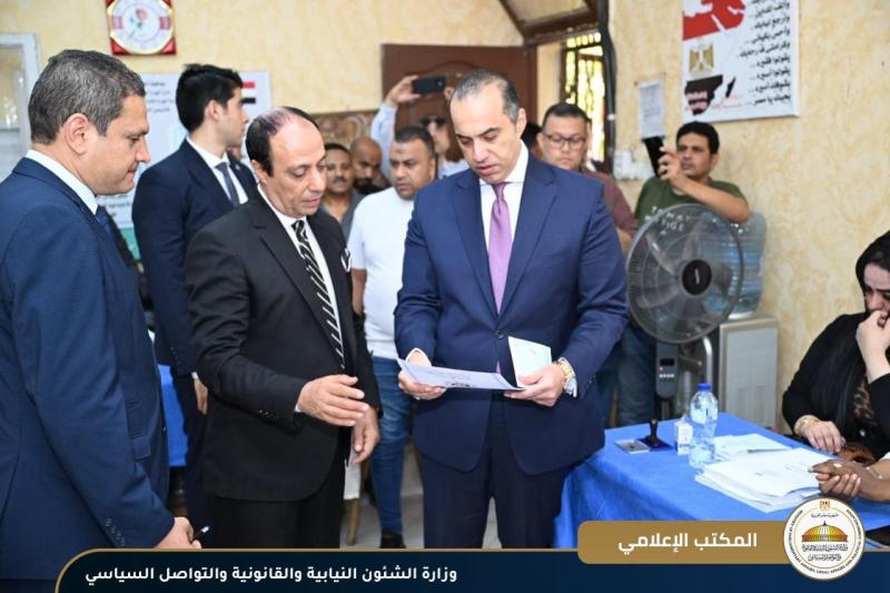 وزير الشئون النيابية والقانونية يدلي بصوته في انتخابات مجلس الشيوخ