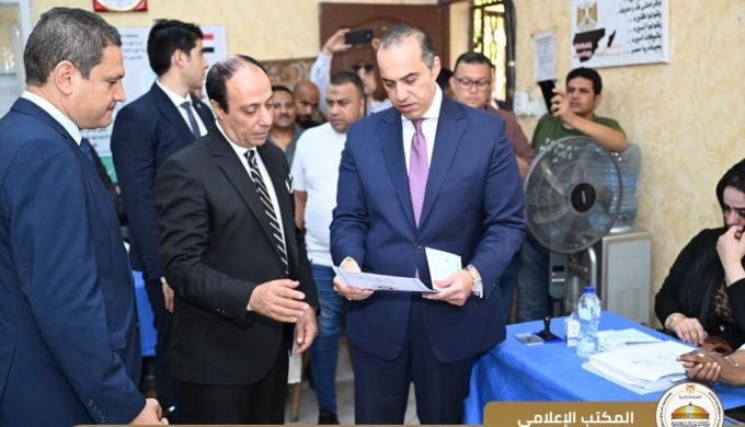 وزير الشئون النيابية والقانونية بعد الإدلاء بصوته في انتخابات مجلس الشيوخ