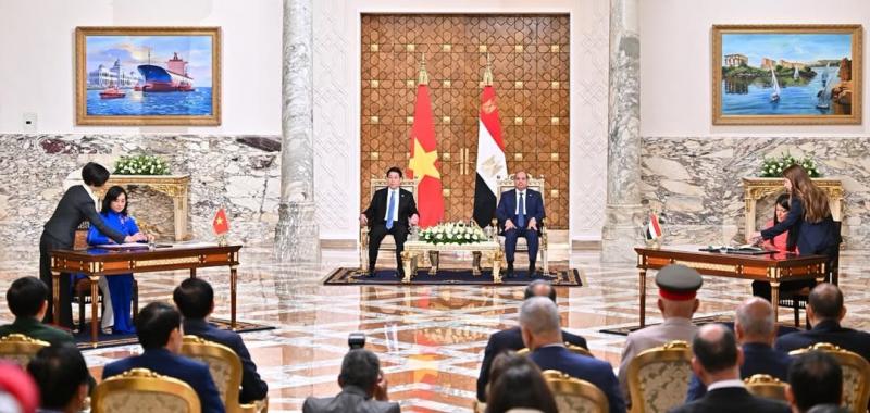 السيد الرئيس عبد الفتاح السيسي مع رئيس جمهورية فيتنام الاشتراكية السيد/ لوونج كوونج.