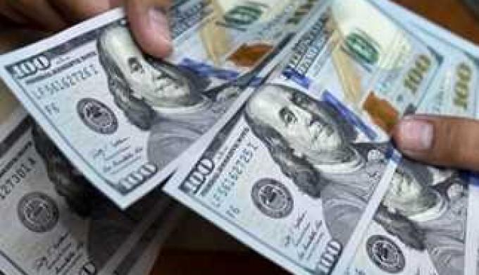 الدولار يستقر عالميًا مع ترقب مؤشرات مسار الفائدة