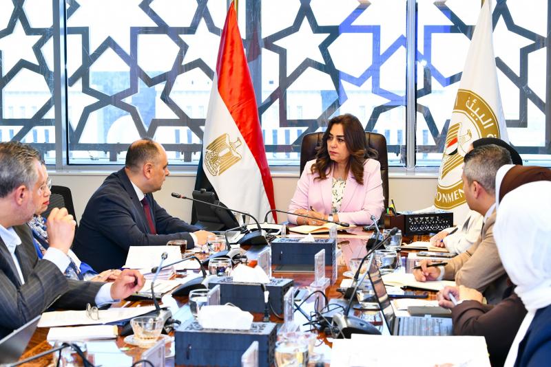 عقدت الدكتورة منال عوض وزيرة التنمية المحلية والقائم بأعمال وزيرة البيئة اجتماعاً تنسيقياً لمناقشة استعدادات وزارة البيئة لإستضافة مؤتمر الأطراف الرابع والعشرين لإتفاقية حماية بيئة