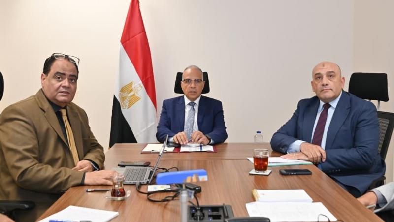 عقد السيد الأستاذ الدكتور/ هانى سويلم وزير الموارد المائية والرى إجتماعاً لمتابعة أنشطة قطاع تطوير وحماية نهر النيل، ومجهودات القطاع فى إزالة التعديات بالتنسيق مع أجهزة الدولة