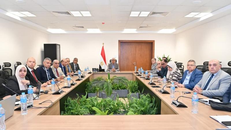 عقد السيد الأستاذ الدكتور/ هانى سويلم وزير الموارد المائية والرى إجتماعاً لمتابعة حالة الرى بالمحافظات خلال فترة أقصى الإحتياجات المائية الحالية