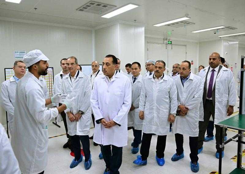 رئيس الوزراء يفتتح مصنع شركة ”أوبو” العالمية فى مصر لتصنيع الهواتف المحمولة بالعاشر من رمضان
