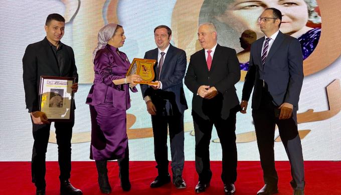 تكريم جوميا مصر والرئيس التنفيذي عبد اللطيف علما في احتفالية مرور 100 عام على تأسيس «روز اليوسف»