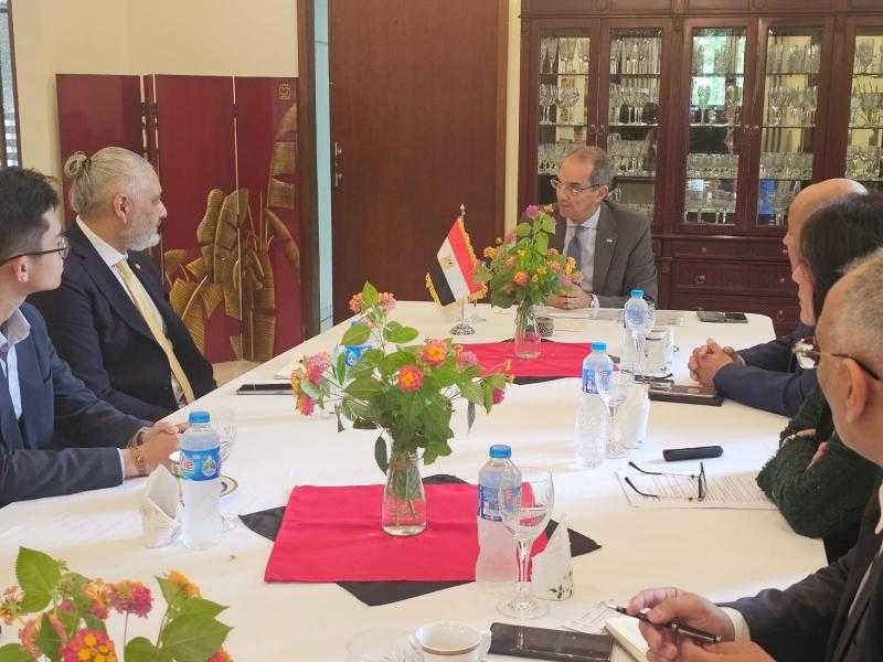 وزير الاتصالات يبحث مع شركات عالمية بفيتنام الاستثمار فى مجالات الاتصالات والتحول الرقمى وتصنيع الإلكترونيات وأشباه الموصلات