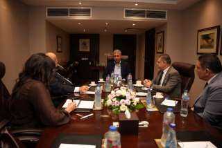 وزير السياحة والآثار يجتمع مع رئيس المجلس العالمي للسفر والسياحة لتعزيز التعاون ودعم الاستثمارات السياحية في مصر