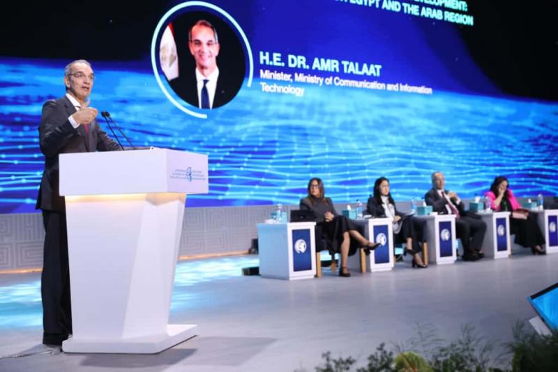 الدكتور عمرو طلعت وزير الاتصالات وتكنولوجيا المعلومات 