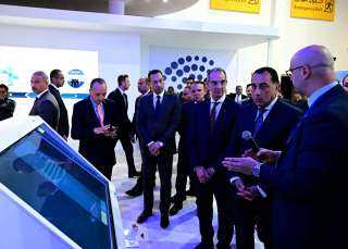 رئيس الوزراء يتفقد أجنحة الجهاز القومي لتنظيم الاتصالات والشركة المصرية للاتصالات والهيئة القومية للبريد