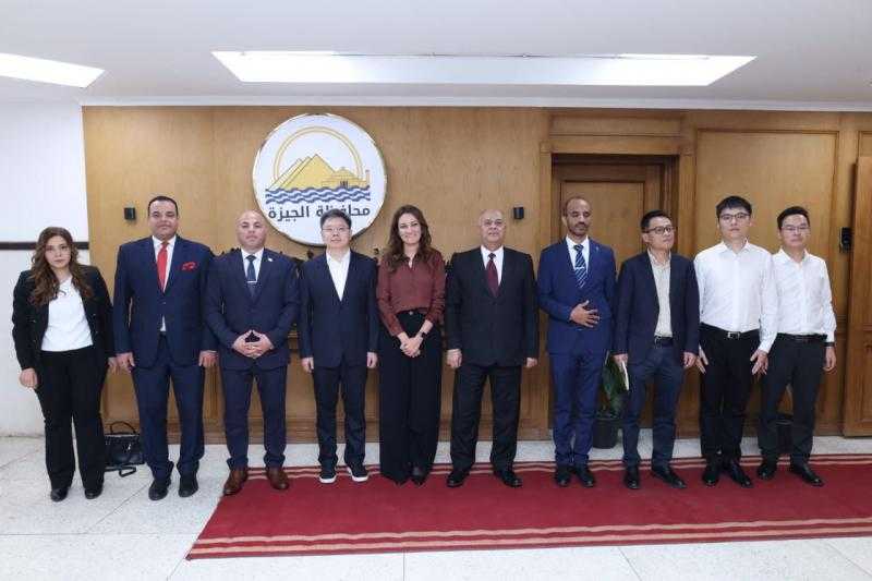 وفد صيني رفيع يلتقي بنائب محافظ الجيزة ومنظومة OMC الاقتصادية  لبحث فرص الاستثمار والتعاون الاقتصادي