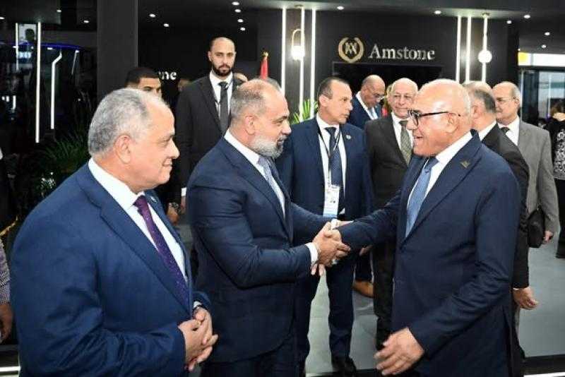رئيس الهيئة العربية للتصنيع يتفقد جناح شركة أميستون إنترناشيونال جروب كبرى الشركات المصرية العاملة في مجال الصناعات الدفاعية