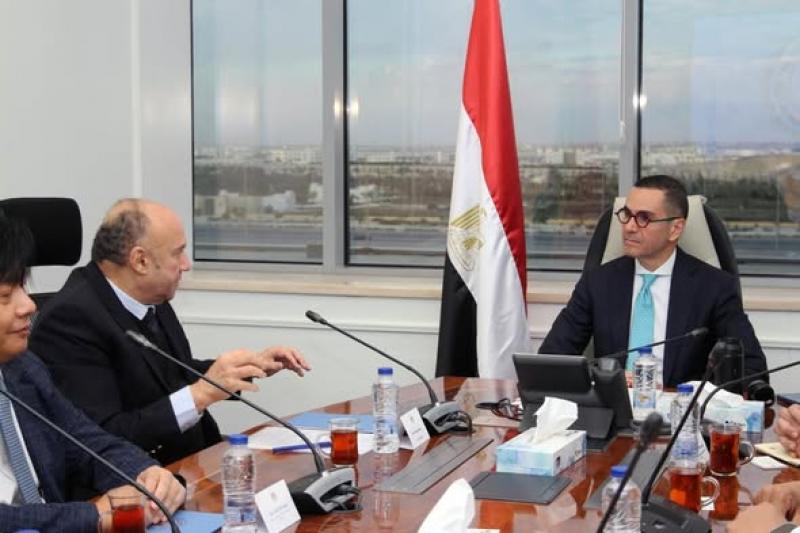 وزير الاستثمار والتجارة الخارجية يلتقي رئيس مجلس إدارة شركة إل جي - مصر 