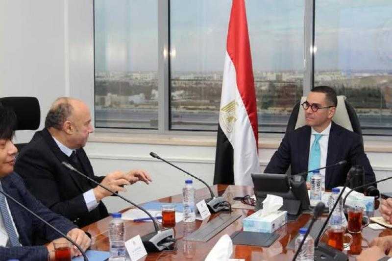 وزير الاستثمار والتجارة الخارجية يلتقي رئيس مجلس إدارة شركة إل جي - مصر لاستعراض مشروعات الشركة وخططها التوسعية المتعلقة بالإنتاج والتصدير