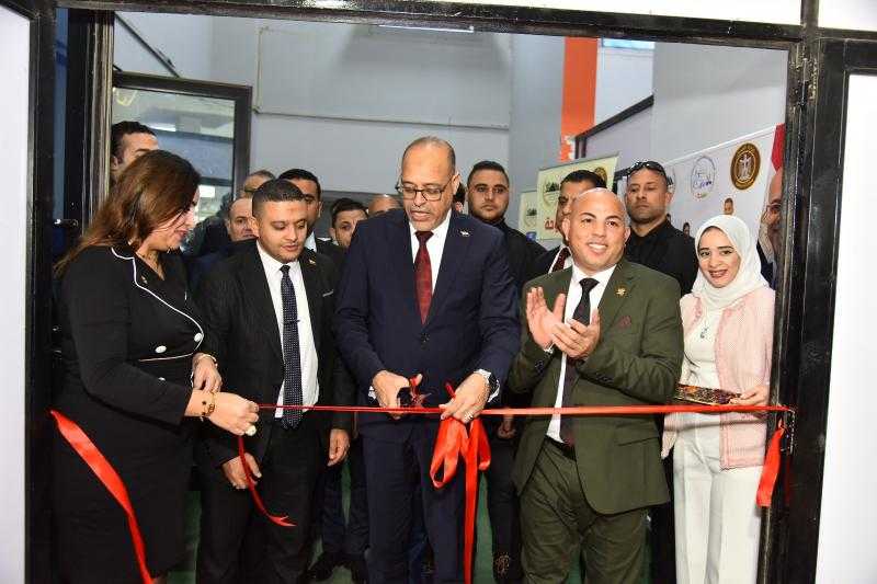 وزير العمل ومحافظ الجيزة يفتتحان مصنع «إي-تكس» و بروتوكول مع مجمع عمال مصر لتفعيل قانون العمل الجديد