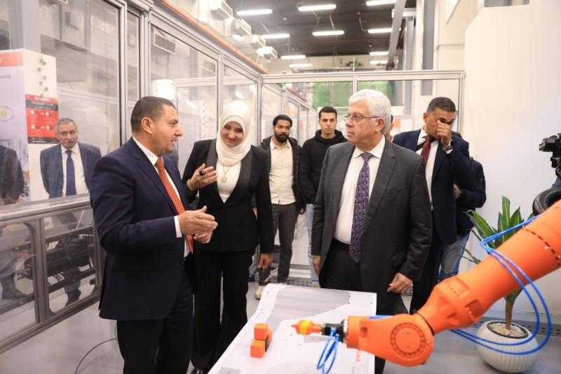 وزير التعليم العالي يتفقد معهد بحوث الإلكترونيات ويشيد بإمكاناته البحثية والتقنية