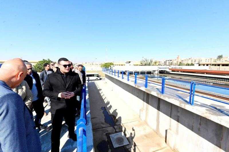 وزير الإسكان يتفقد المشروع السكني”جنة 4” ومحطة تنقية المياه بمدينة الشيخ زايد