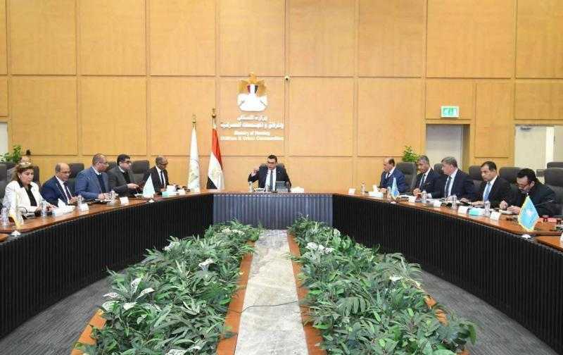 وزير الإسكان يعقد اجتماعًا موسعًا لمتابعة الموقف التنفيذي لمشروعات المبادرة الرئاسية ”حياة كريمة” لتطوير قرى الريف المصري