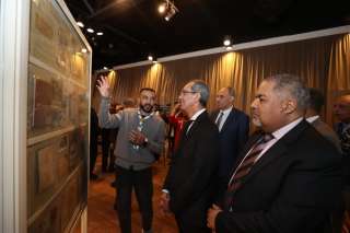 عمرو طلعت يدشن طابع بريد تذكارى بمناسبة مرور 160 عامًا على إصدار أول طابع بريد مصرى