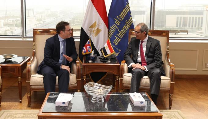 عمرو طلعت يسعى لجذب استثمارات من المملكة المتحدة في صناعة التعهيد وتكنولوجيا المعلومات