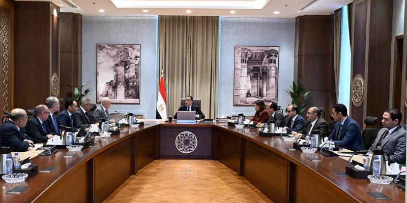 رئيس مجلس الوزراء يناقش  جُهود المُتابعة الدورية للأعمال المُتبقية مع  الفريق محمد فريد حجازي، مُستشار فخامة رئيس الجمهورية 
