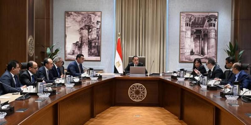  الدكتور مصطفى مدبولي يناقش وزير الاسكان