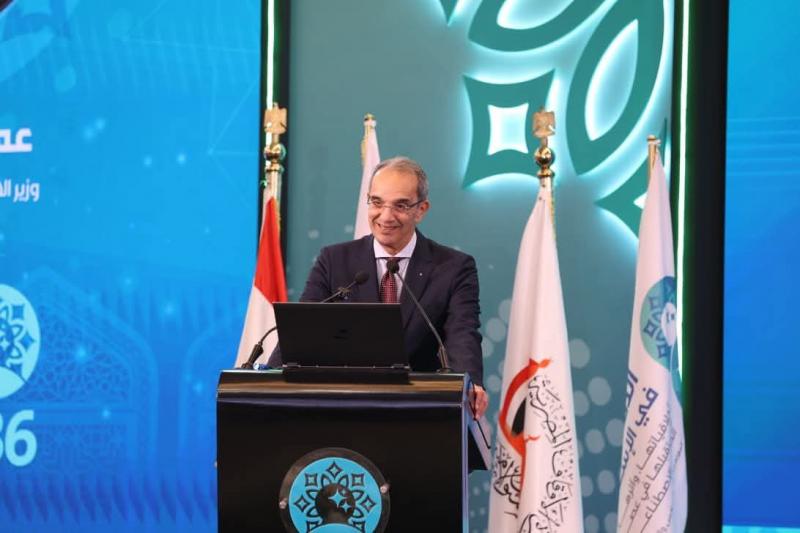 الدكتور عمرو طلعت وزير الاتصالات وتكنولوجيا المعلومات 