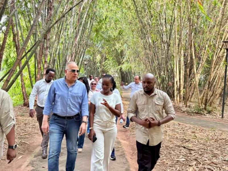 الأستاذ الدكتور/ هاني سويلم وزير الموارد المائية والري، والسيدة/ برناديت أراكوى وزيرة البيئة الرواندية في المحمية