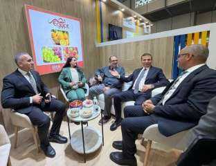 رئيس ” سلامة الغذاء ” ووزير الزراعة يفتتحان الجناح المصري بمعرض فروت لوجيستيكا الدولي