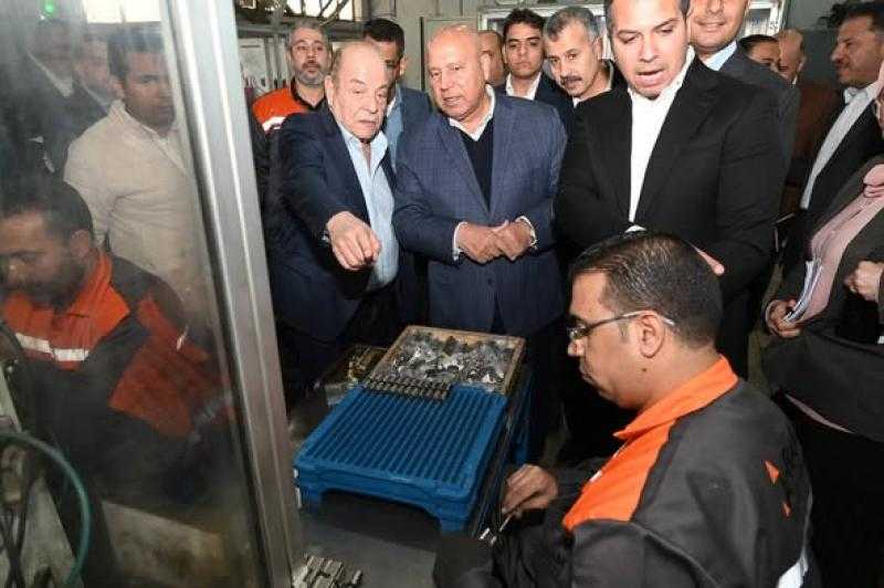 ” كامل  الوزير ” يتفقد 3 مصانع متخصصة في الصناعات الهندسية بمدينة العاشر من رمضان