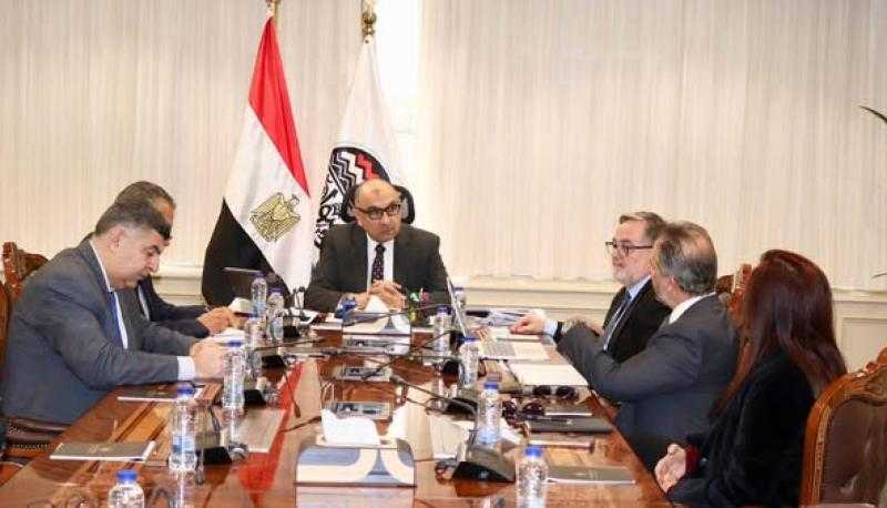 وزير قطاع الأعمال العام يبحث مع شركة إسبانية سبل التعاون في مشروعات بيئية مستدامة بالشركات التابعة