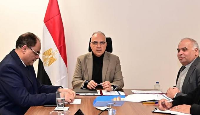 ” سويلم ” يتابع موقف”المشروع القومي لضبط نهر النيل وفرعيه” ..إزالة (٣٣٩) حالة بناء مخالف بفرع رشيد