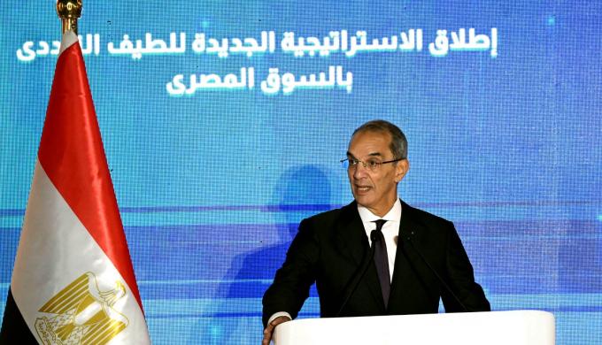 عمرو طلعت : صفقة الترددات الجديدة تتيح سعات ترددية مساوية لكل ما أتيح طوال 30 عاما وبقيمة تعادل ثلث ما اجتذبه القطاع خلال ثلاثة عقود