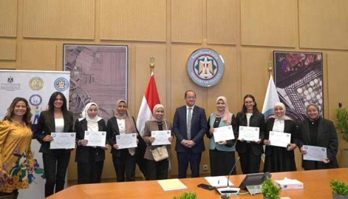 وزير المالية يكرم الشباب الفائزين في مسابقة «أكثر الأفكار الإبداعية لموازنة المواطن»