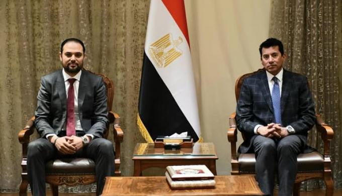 وزير الشباب والرياضة يناقش خطة تشغيل المدرسة الدولية الرياضية