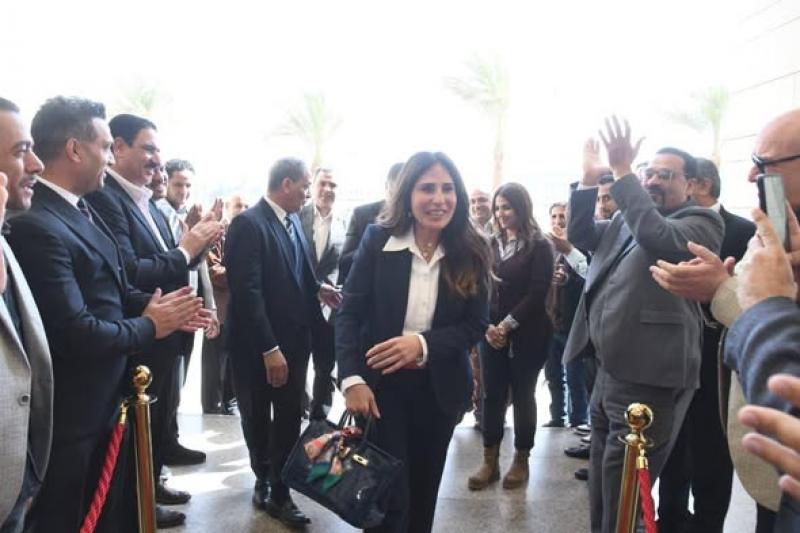 وزيرة الأسكان 