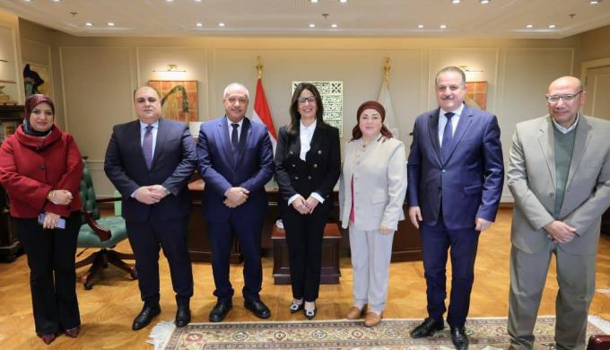 في ساعات العمل الأولى بعد حلف اليمين الدستوري....وزيرة الثقافة تلتقي قيادات الوزارة والعاملين بها بالعاصمة الجديدة
