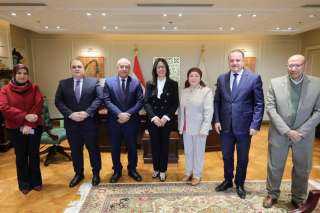 في ساعات العمل الأولى بعد حلف اليمين الدستوري....وزيرة الثقافة تلتقي قيادات الوزارة والعاملين بها بالعاصمة الجديدة