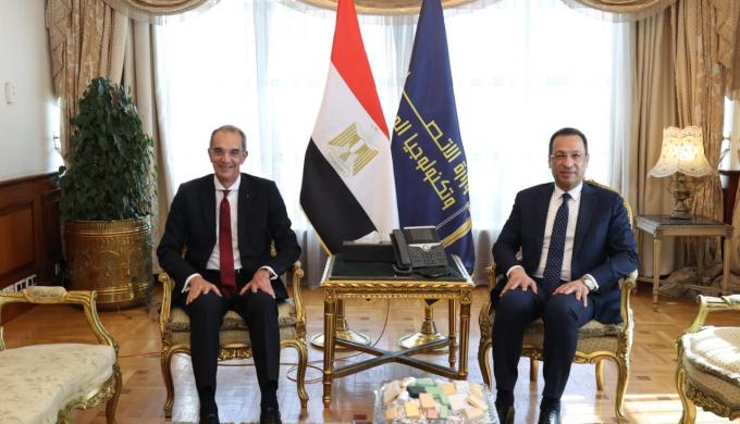 رأفت هندي وزير الاتصالات يستقبل الدكتور عمرو طلعت وزير الاتصالات السابق ويبحث معه أبرز ملفات العمل بالوزارة