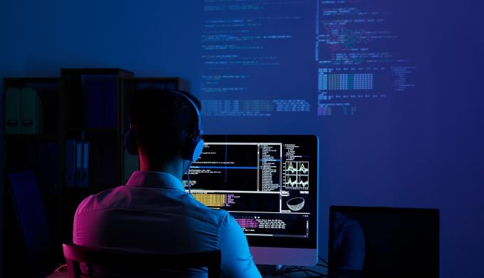 الذكاء الاصطناعي واتساع البيئات الرقمية وتعقيدها من أبرز أسباب الاختراقات الإلكترونية