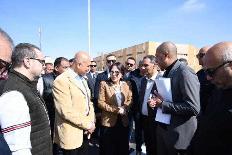وزيرة الإسكان تتفقد محطة المياه الرئيسية بمدينة الشروق وتتابع تطوير وصيانة الطرق بالمدينة