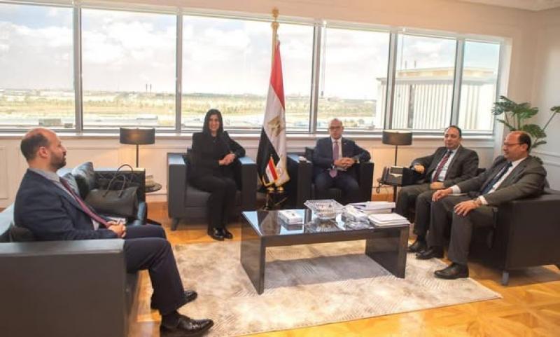 عقد الدكتور محمد فريد صالح، وزير الاستثمار والتجارة الخارجية، اجتماعًا مع ممثلي صندوق مصر السيادي
