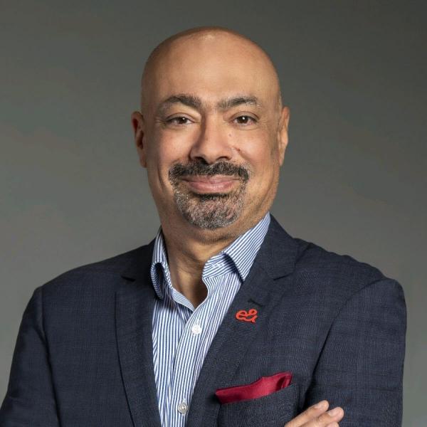 المهندس حاتم دويدار الرئيس التنفيذي لمجموعة إي آند (e&)