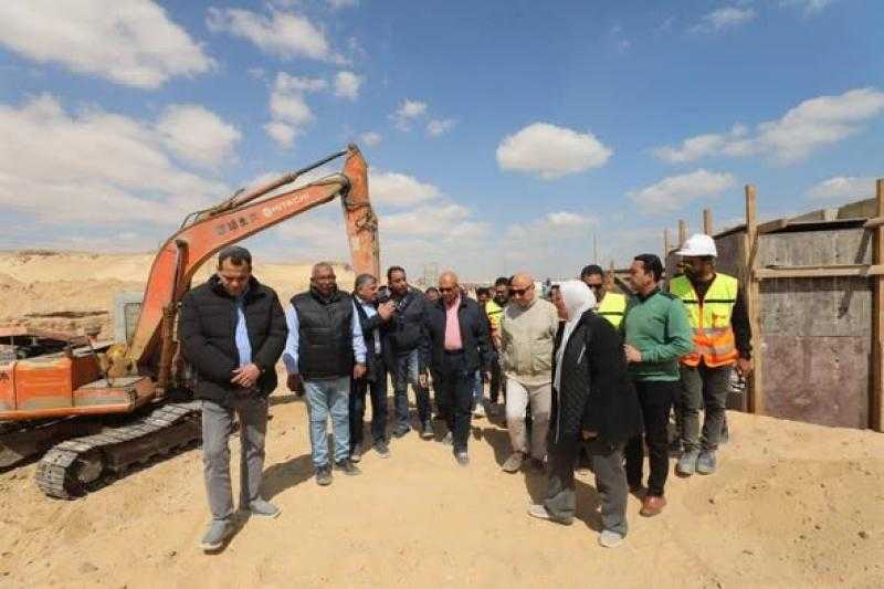 نائب وزيرة الإسكان يتفقد مشروعات الصرف الصحي ضمن مبادرة ”حياة كريمة” بمحافظة المنيا