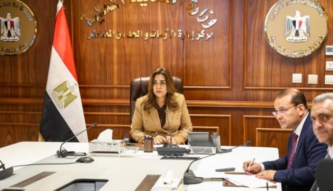 وزيرة التنمية المحلية والبيئة تتابع مع المحافظات الإجراءات الخاصة بتحديد أسعار تعريفة الركوب الجديدة لسيارات الأجرة عقب تحريك أسعار المواد البترولية