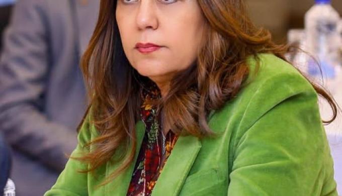 وزيرة التنمية المحلية تتلقى تقريراً من مركز سيطرة الشبكة الوطنية للطوارئ والسلامة العامة بالوزارة حول متابعة سوء الأحوال الجوية وعدم الاستقرار في الطقس بالمحافظات