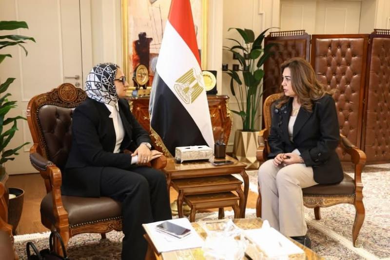 وزيرة التنمية المحلية تلتقي محافظة الوادي الجديد