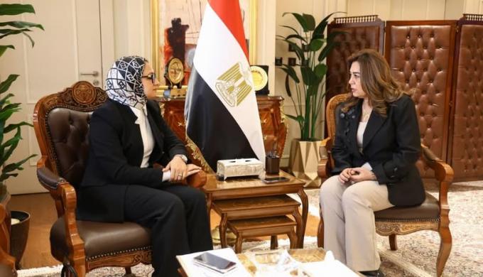 ” عوض ” تتابع مع محافظ الوادي الجديد جهود مواجهة سوء الأحوال الجوية وتوفير السلع للمواطنين ودعم مشروعات التنمية بالمحافظة