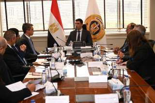 وزير الصناعة يبحث مع وفد البنك الدولي ومؤسسة التمويل الدولية سبل دعم المشروعات الصناعية في مصر