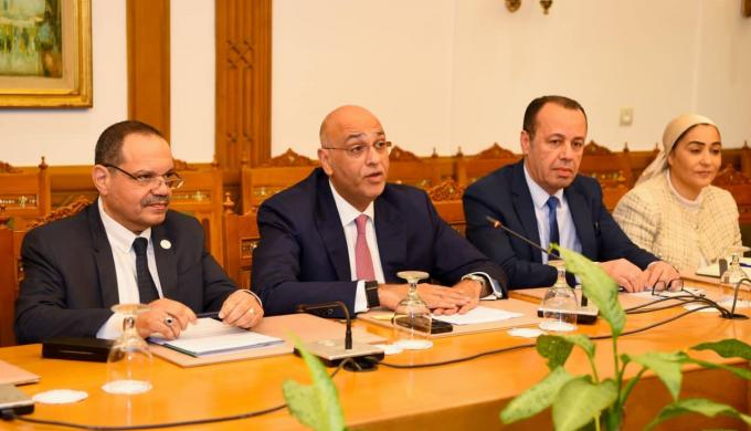 نائب وزير الخارجية للتعاون الدولي تجتمع مع الرئيس التنفيذي لجهاز تنمية المشروعات لبحث سبل التوسع في دعم قطاع المشروعات المتوسطة والصغيرة ومتناهية الصغر وريادة الأعمال